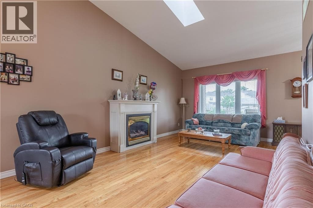 Single Family at 8034 PINELLAS PARK Drive, Niagara Falls, Ontario - Photo 8 - RE/MAX Garden City Realty