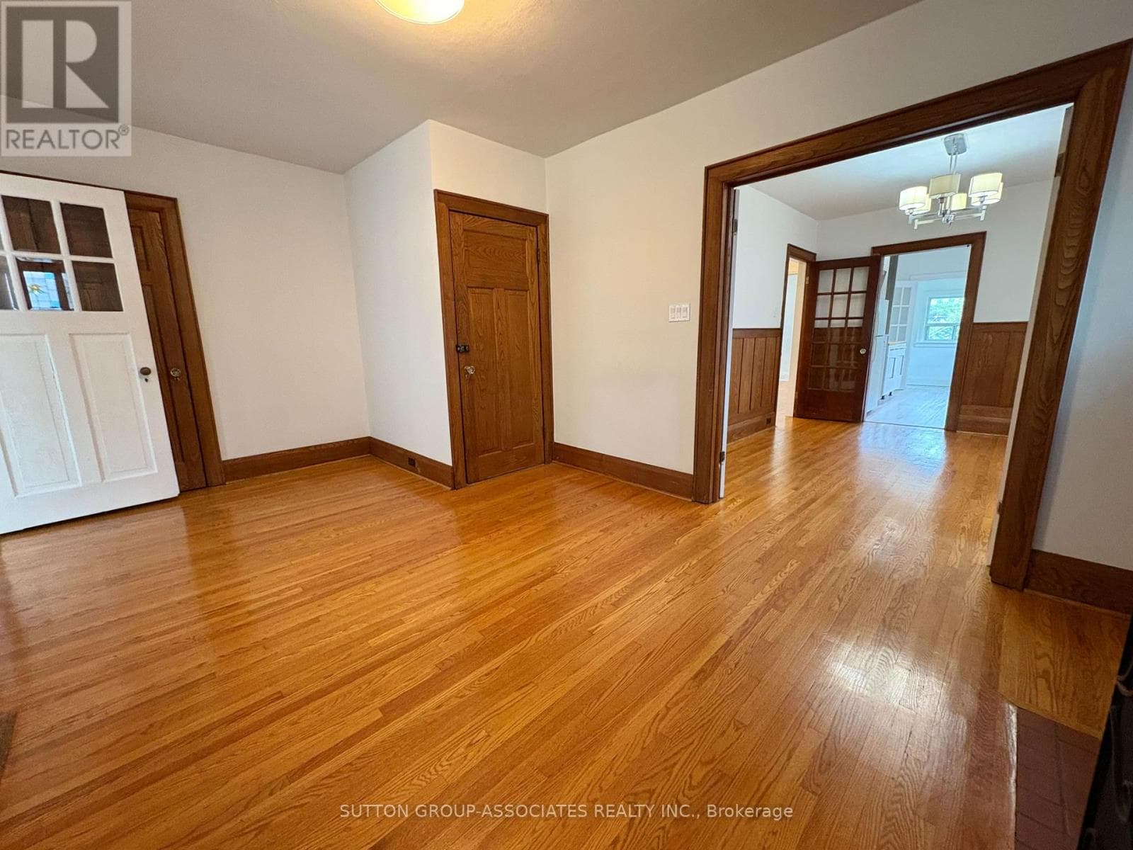 Multi-family at Upper- 191 Arlington Avenue, Toronto (Humewood-Cedarvale), Ontario - Photo 5 - RE/MAX Garden City Realty