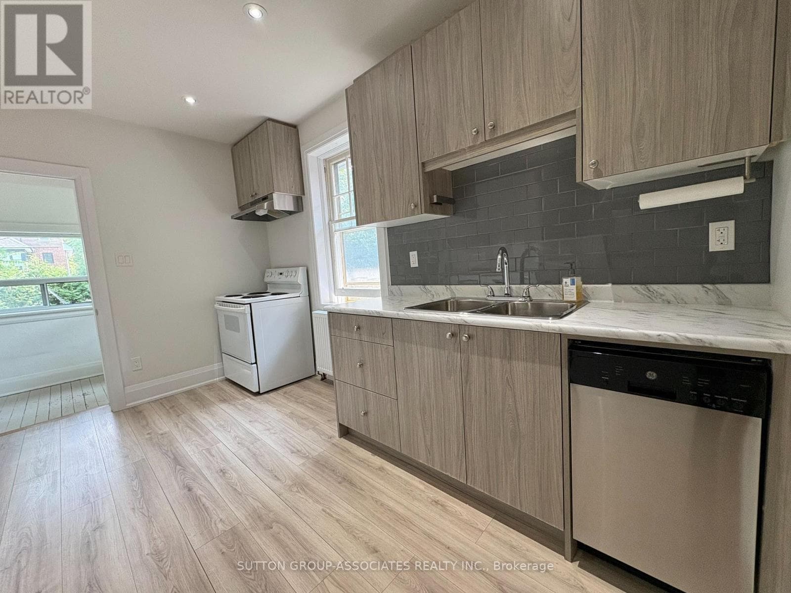 Multi-family at Upper- 191 Arlington Avenue, Toronto (Humewood-Cedarvale), Ontario - Photo 8 - RE/MAX Garden City Realty