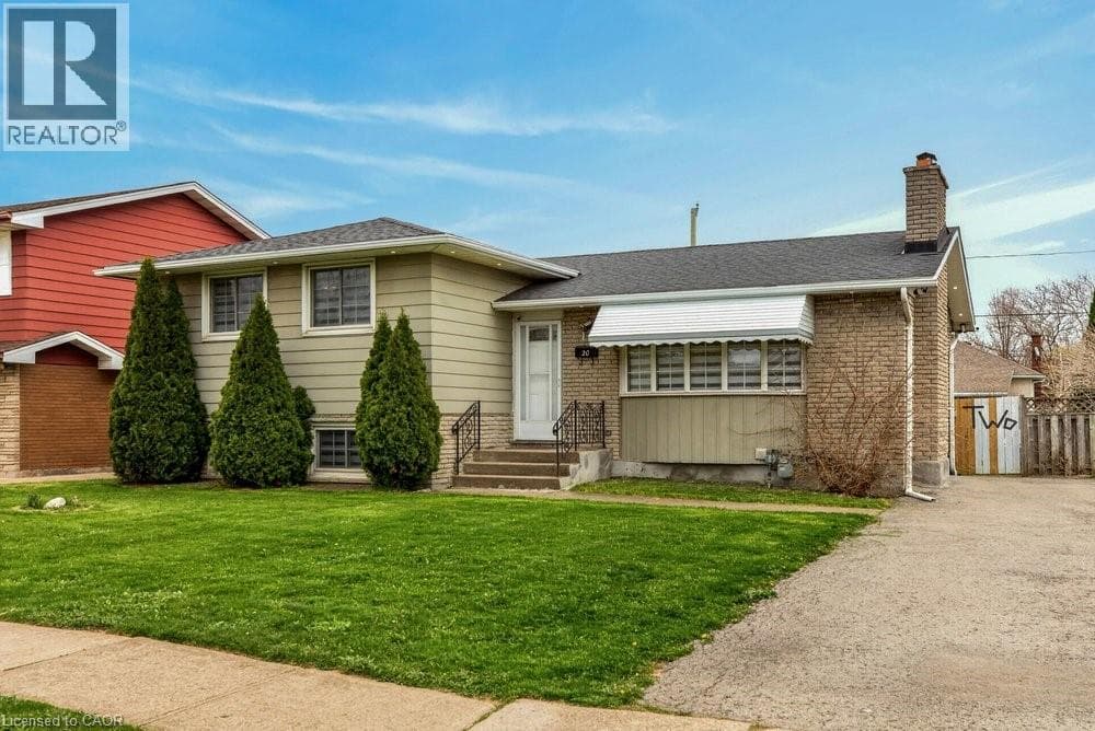 Single Family at 20 ST. CHARLES Drive, Thorold, Ontario - Photo 2 - RE/MAX Garden City Realty