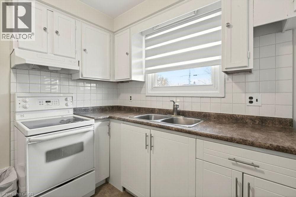Single Family at 20 ST. CHARLES Drive, Thorold, Ontario - Photo 6 - RE/MAX Garden City Realty