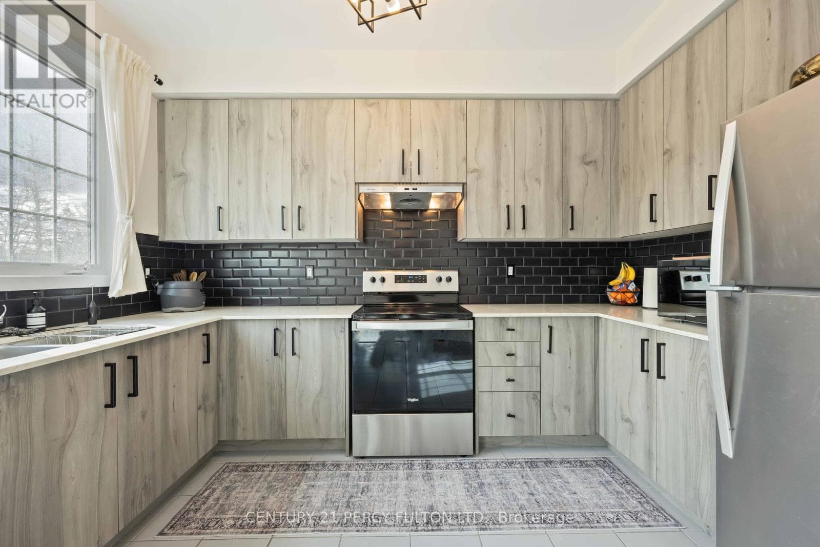 Single Family at 102 Lyall Stokes Circle, East Gwillimbury (Mt Albert), Ontario - Photo 8 - RE/MAX Garden City Realty