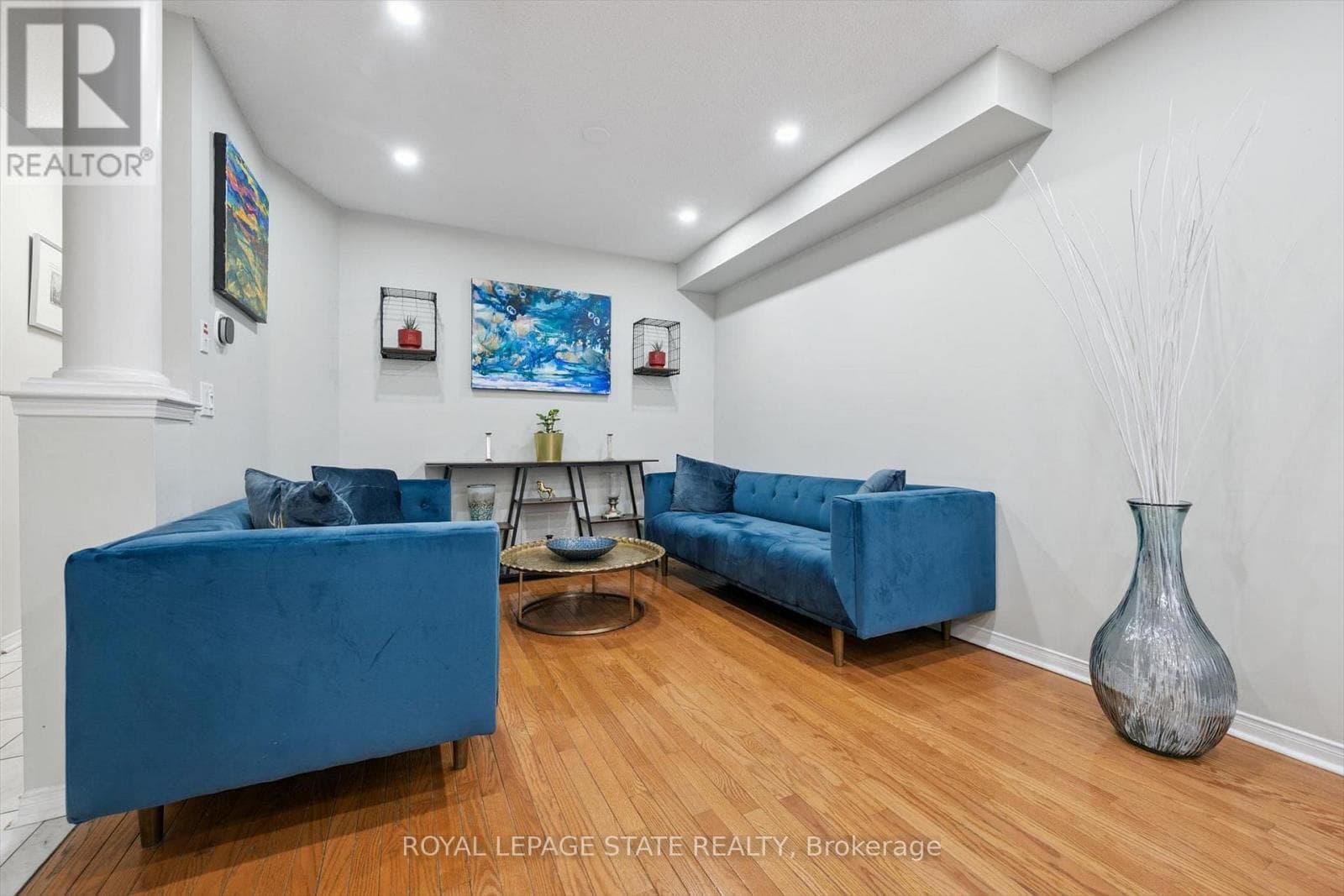 Single Family at 107- 833 Scollard Court, Mississauga (East Credit), Ontario - Photo 6 - RE/MAX Garden City Realty