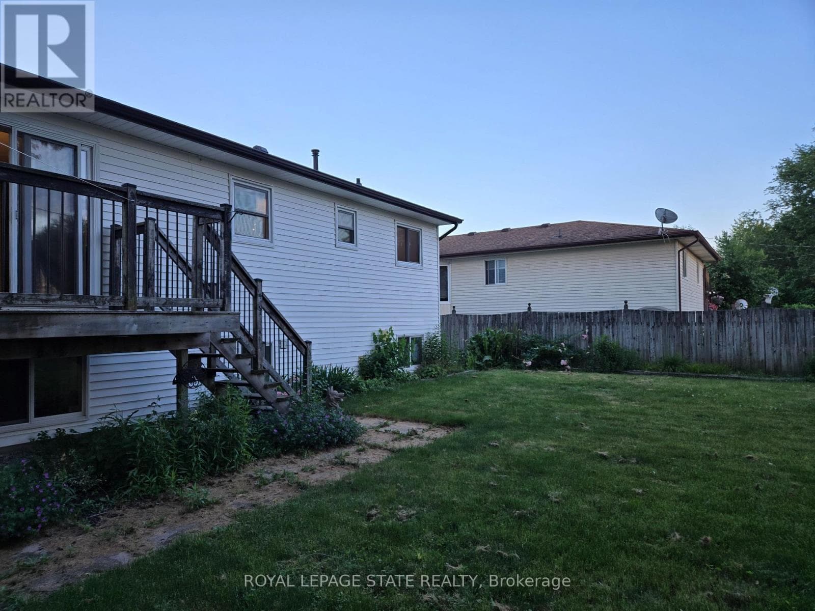 Single Family at 697 Ferndale Avenue, Fort Erie (Crescent Park), Ontario - Photo 5 - RE/MAX Garden City Realty
