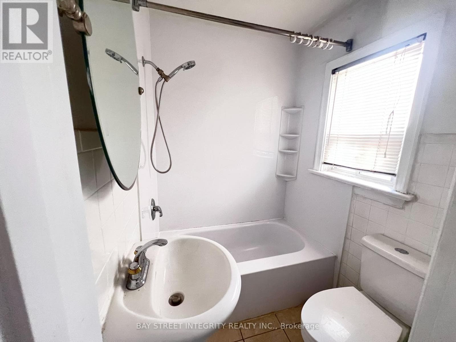Single Family at 970 Briar Hill Avenue, Toronto (Briar Hill-Belgravia), Ontario - Photo 7 - RE/MAX Garden City Realty