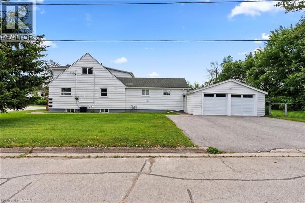 Single Family at 45 CATHERINE Street, Fort Erie, Ontario - Photo 5 - RE/MAX Garden City Realty