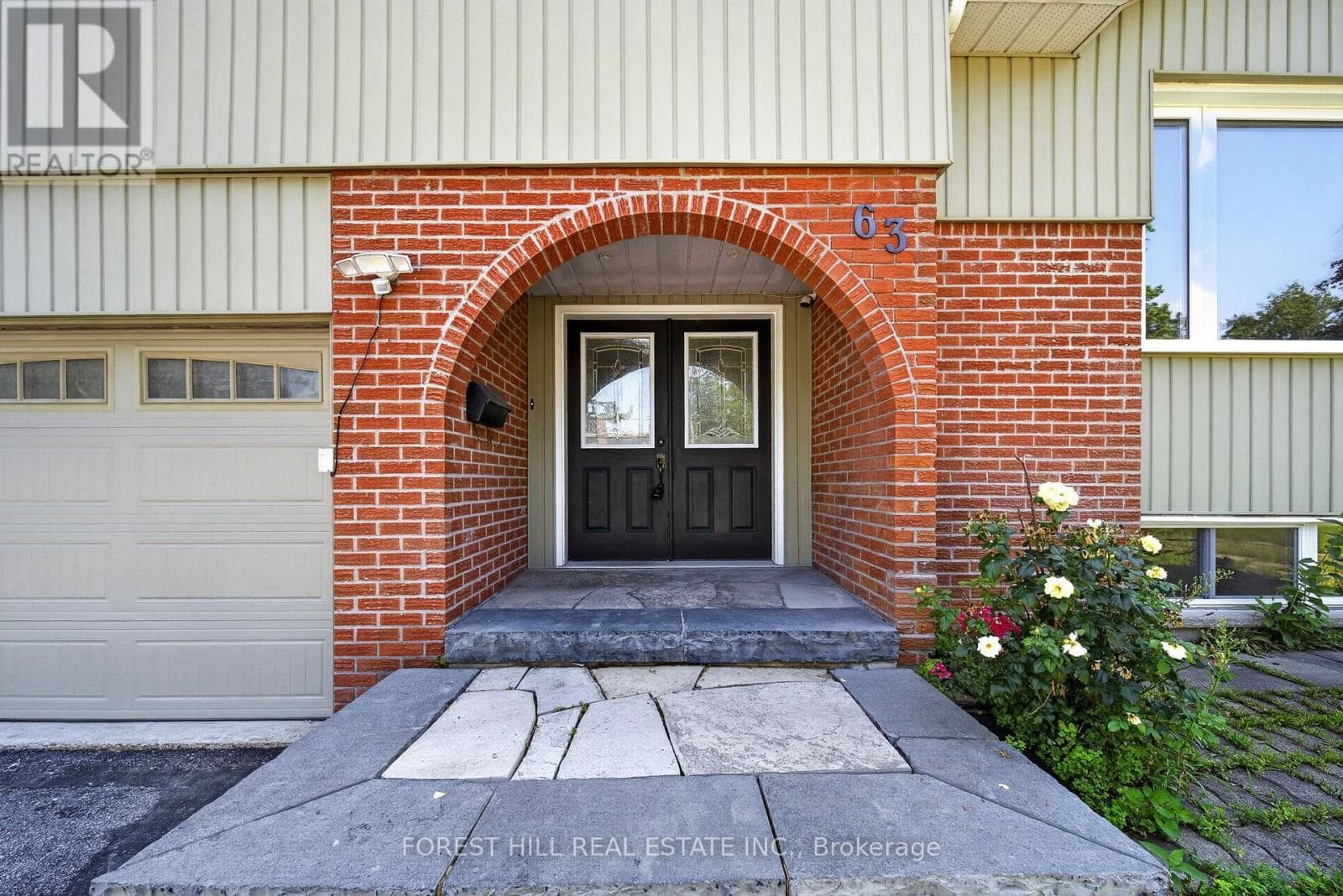 Single Family at 63 Springdale Drive, Barrie (Cundles East), Ontario - Photo 3 - RE/MAX Garden City Realty