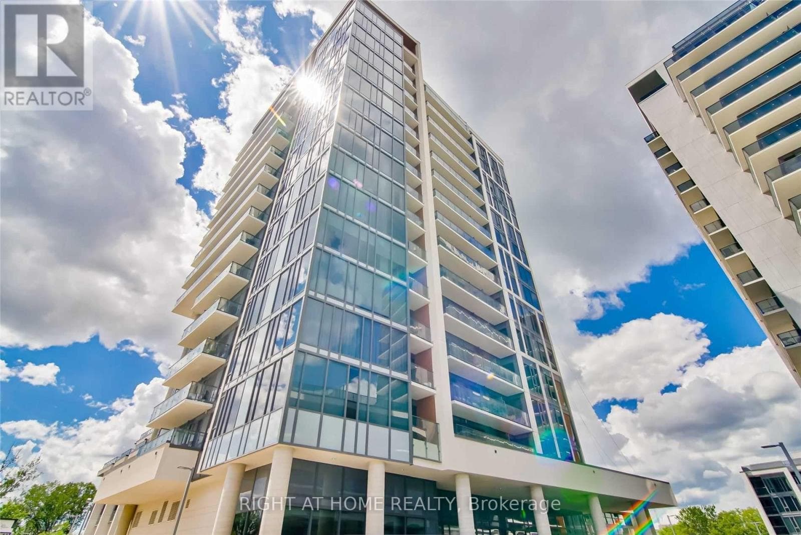 1010- 9618 Yonge Street