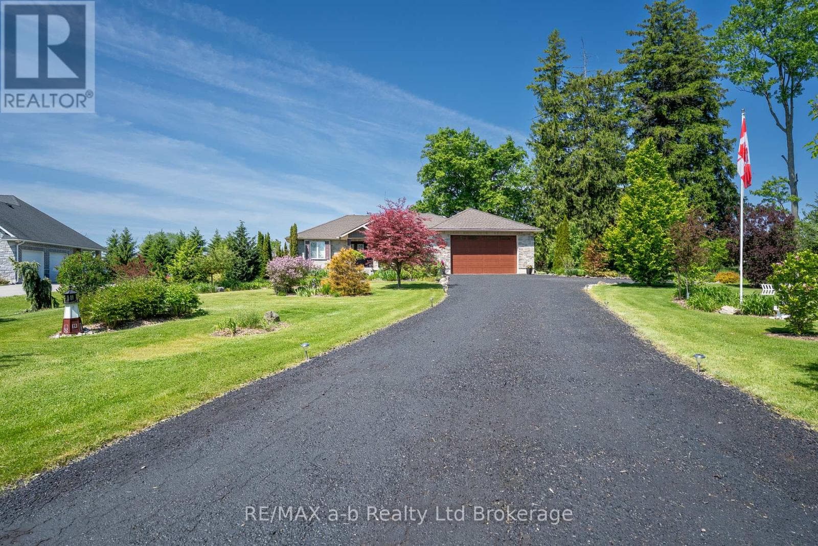 Single Family at 261 Middle Townline Road, Brant (Burford), Ontario - Photo 4 - RE/MAX Garden City Realty