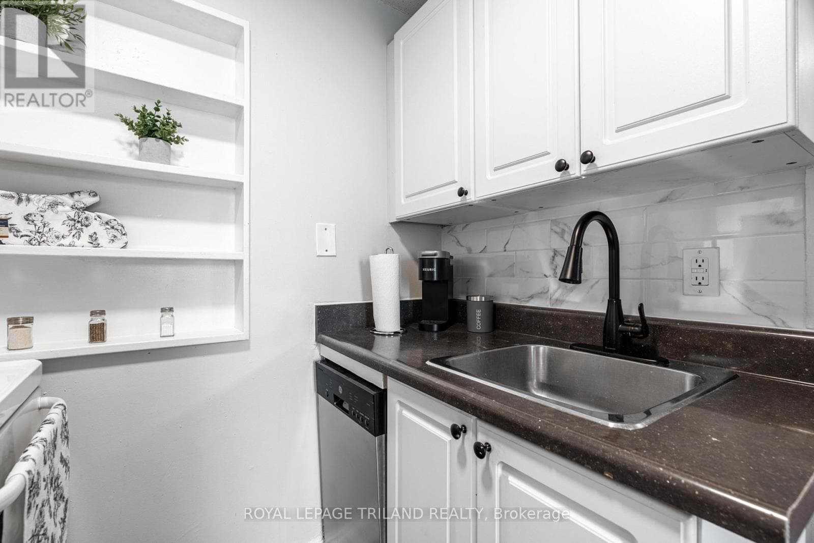 Multi-family at 8- 425 Mckenzie Avenue, London South (South F), Ontario - Photo 6 - RE/MAX Garden City Realty