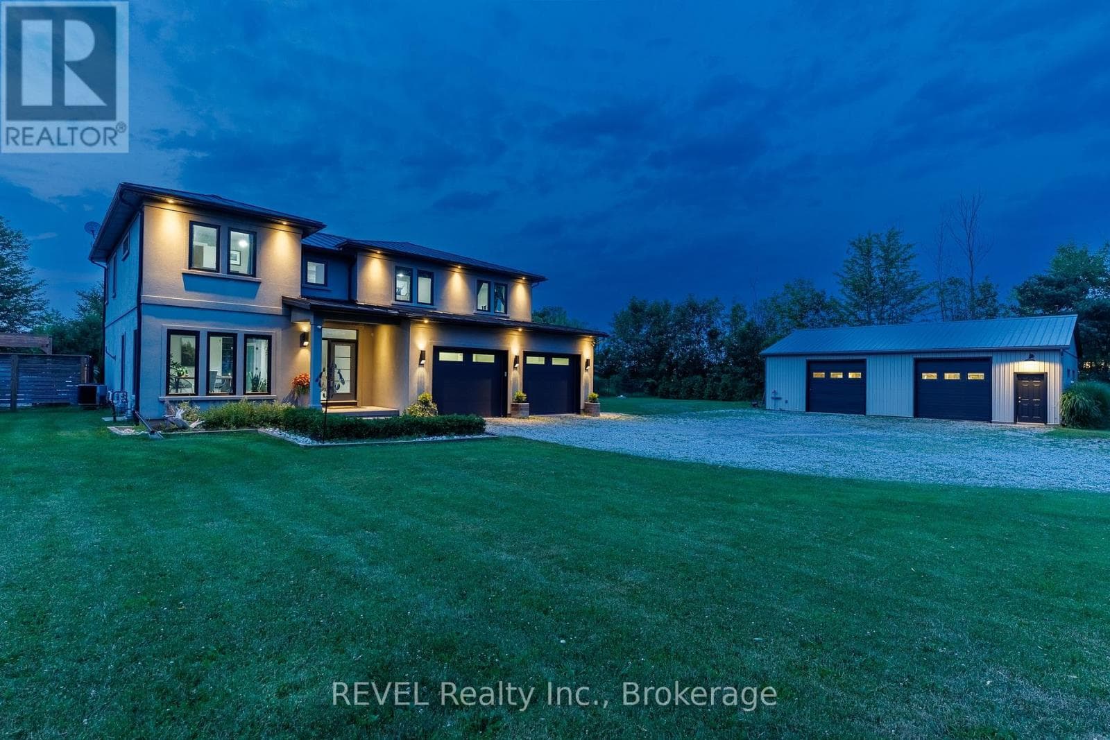 Single Family at 1009 Canboro Road, Pelham (Fenwick), Ontario - Photo 3 - RE/MAX Garden City Realty
