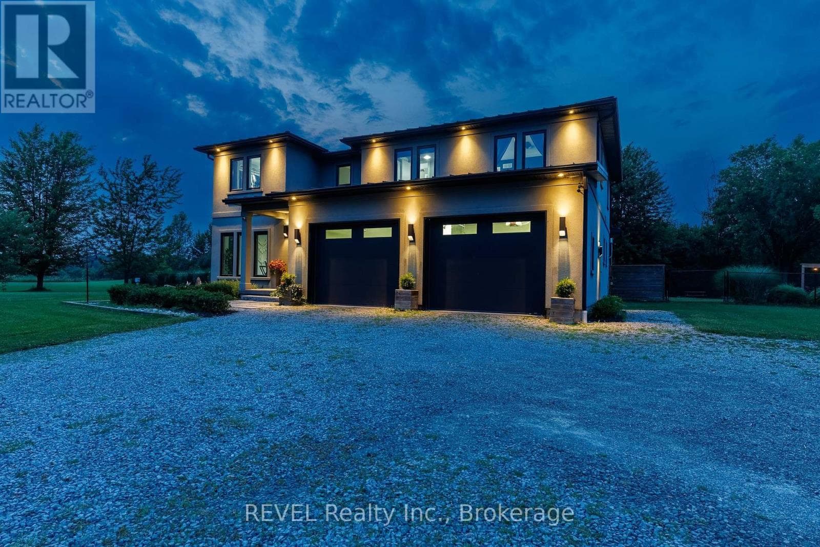 Single Family at 1009 Canboro Road, Pelham (Fenwick), Ontario - Photo 4 - RE/MAX Garden City Realty