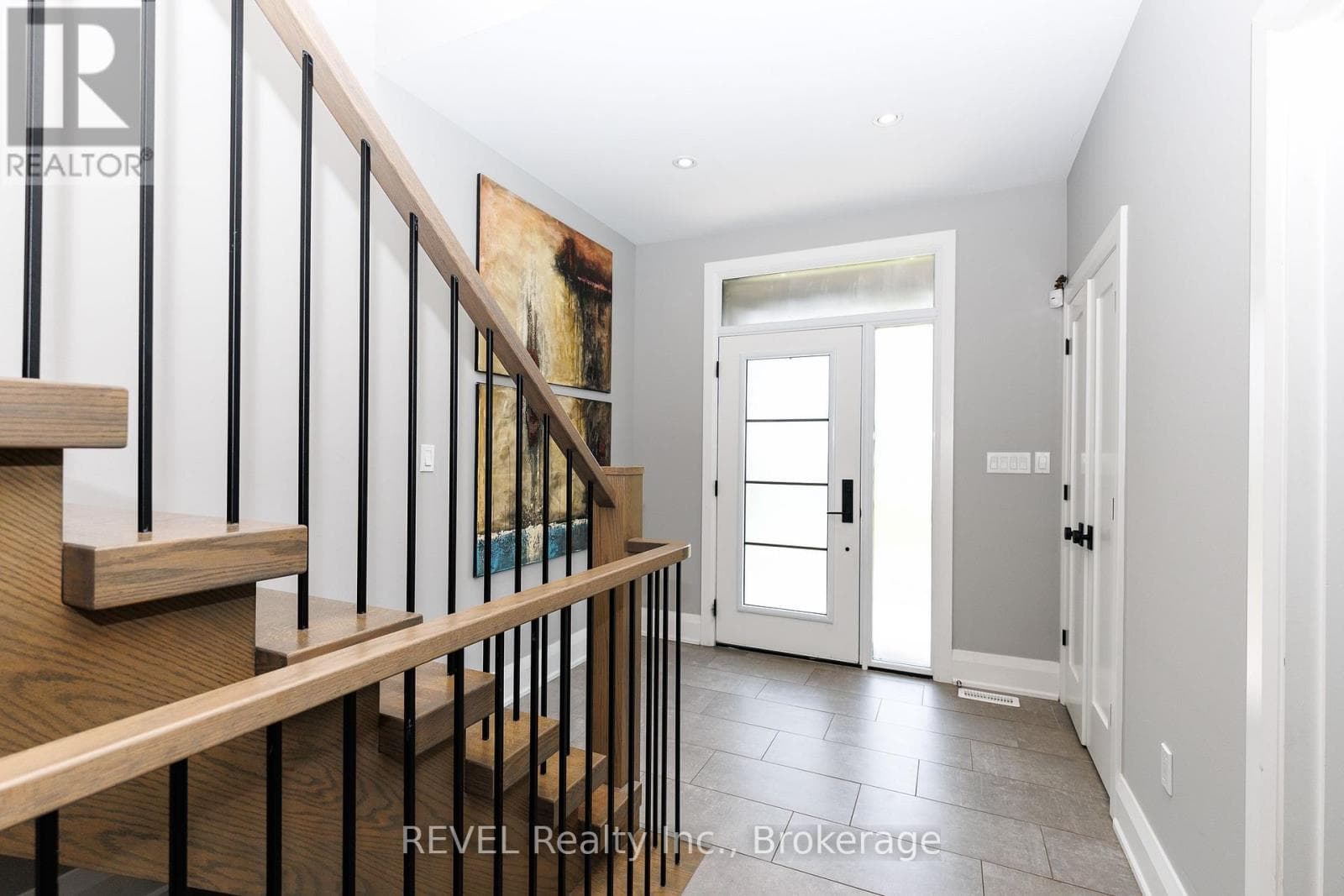 Single Family at 1009 Canboro Road, Pelham (Fenwick), Ontario - Photo 7 - RE/MAX Garden City Realty