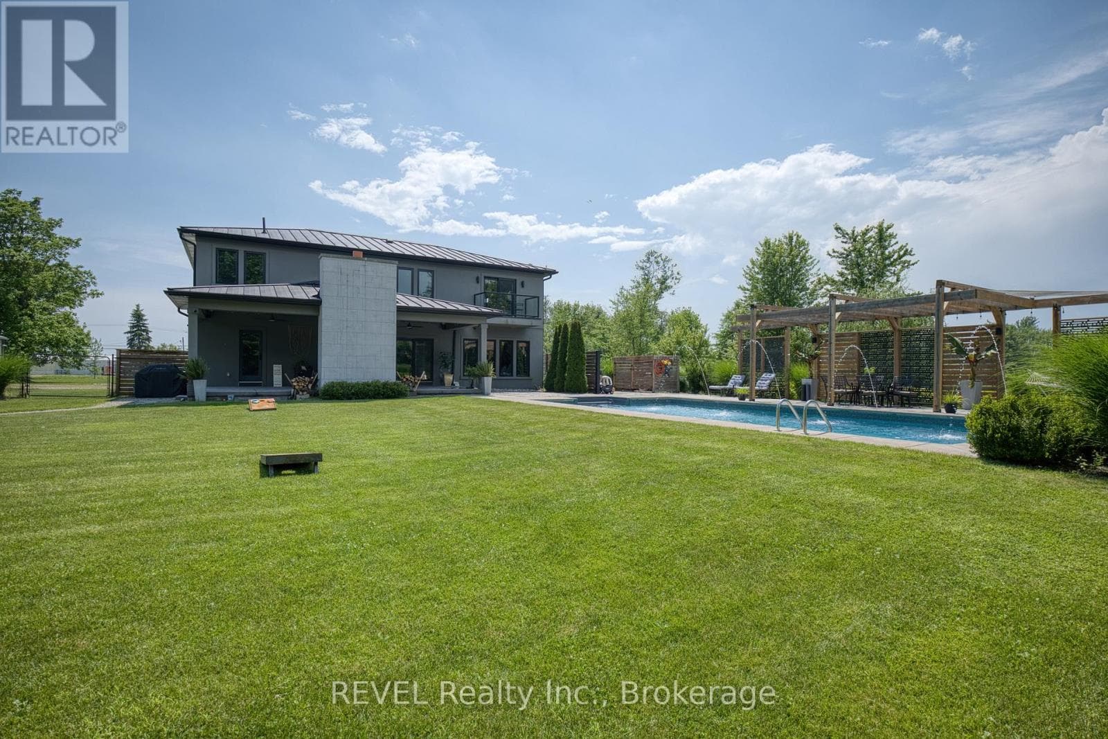 Single Family at 1009 Canboro Road, Pelham (Fenwick), Ontario - Photo 5 - RE/MAX Garden City Realty