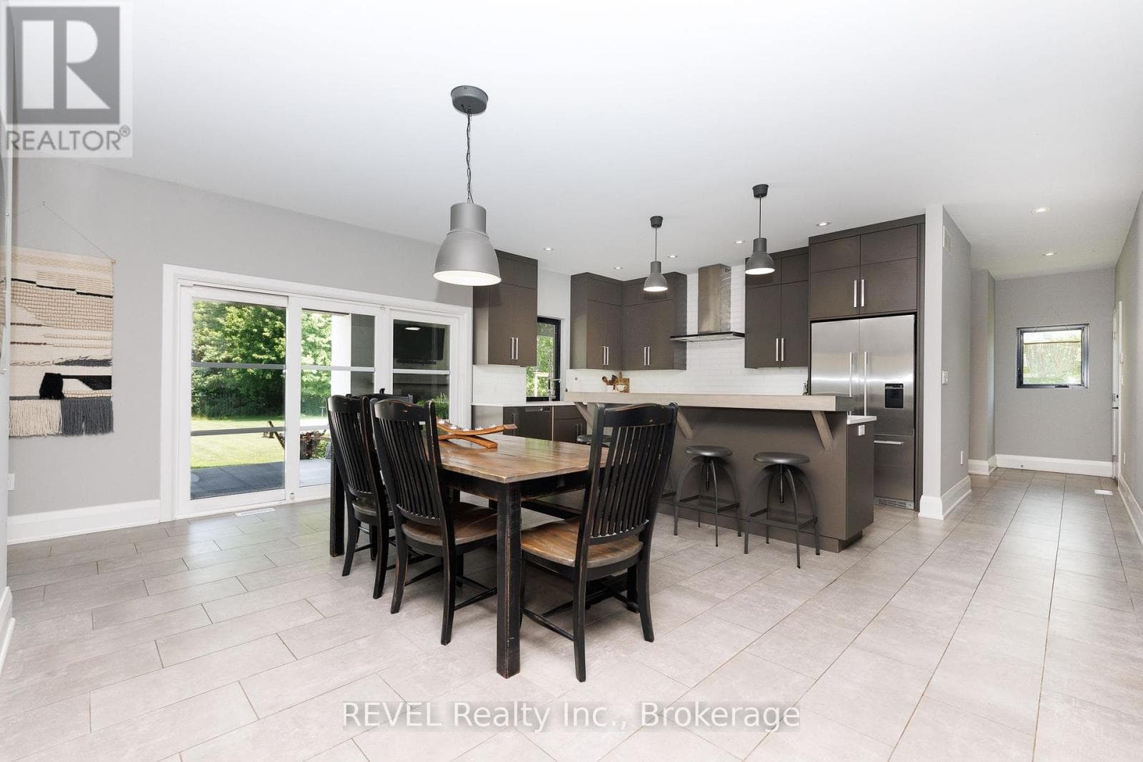 Single Family at 1009 Canboro Road, Pelham (Fenwick), Ontario - Photo 9 - RE/MAX Garden City Realty