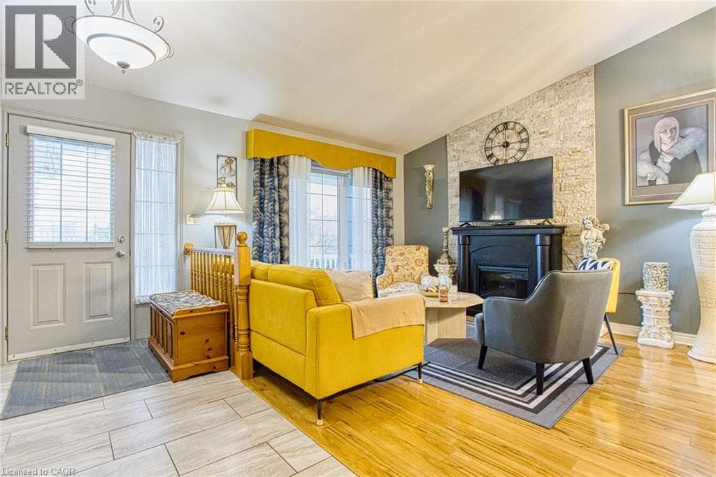 Single Family at 7192 KELLY Drive, Niagara Falls, Ontario - Photo 5 - RE/MAX Garden City Realty