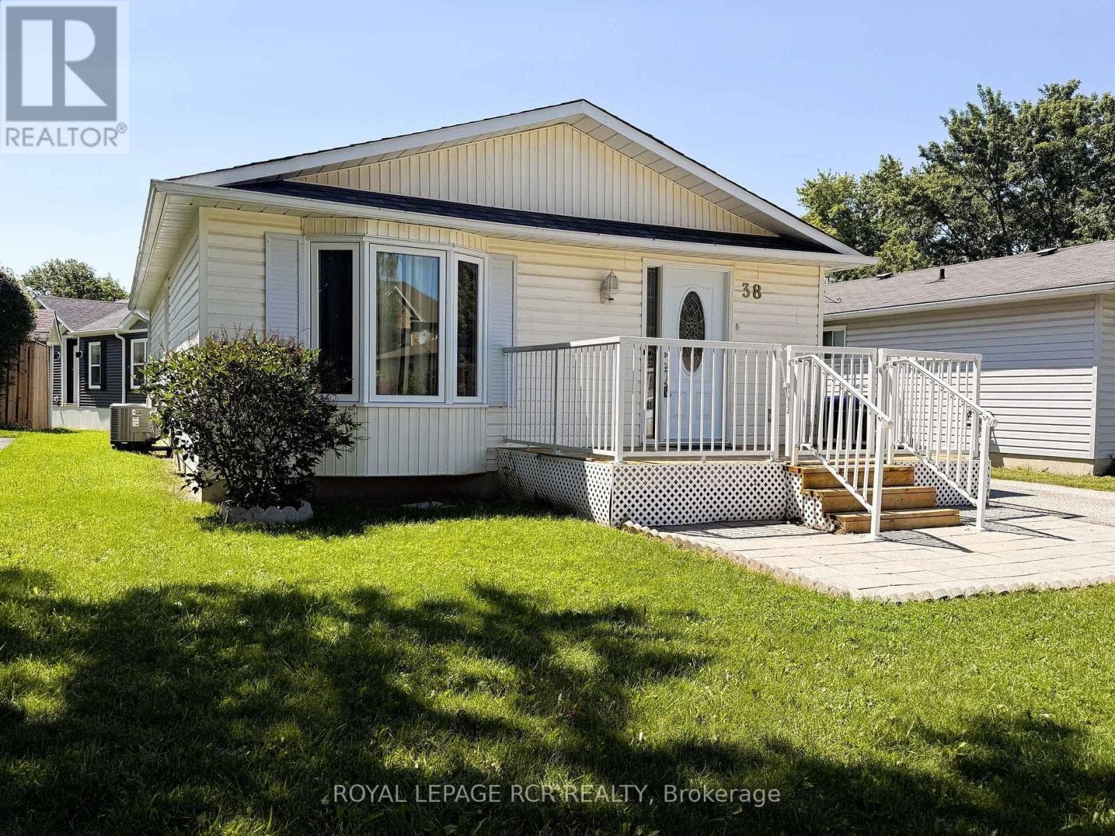 Single Family at 38 Royal Oak Drive, Innisfil (Cookstown), Ontario - Photo 6 - RE/MAX Garden City Realty