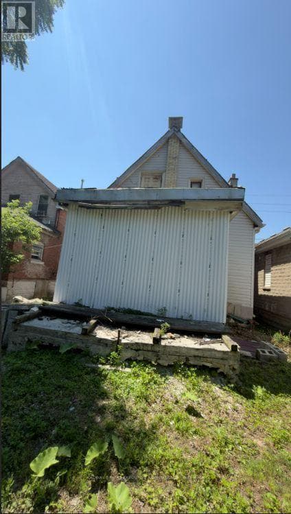 Single Family at 188 Wharncliffe Road, London South (South F), Ontario - Photo 3 - RE/MAX Garden City Realty