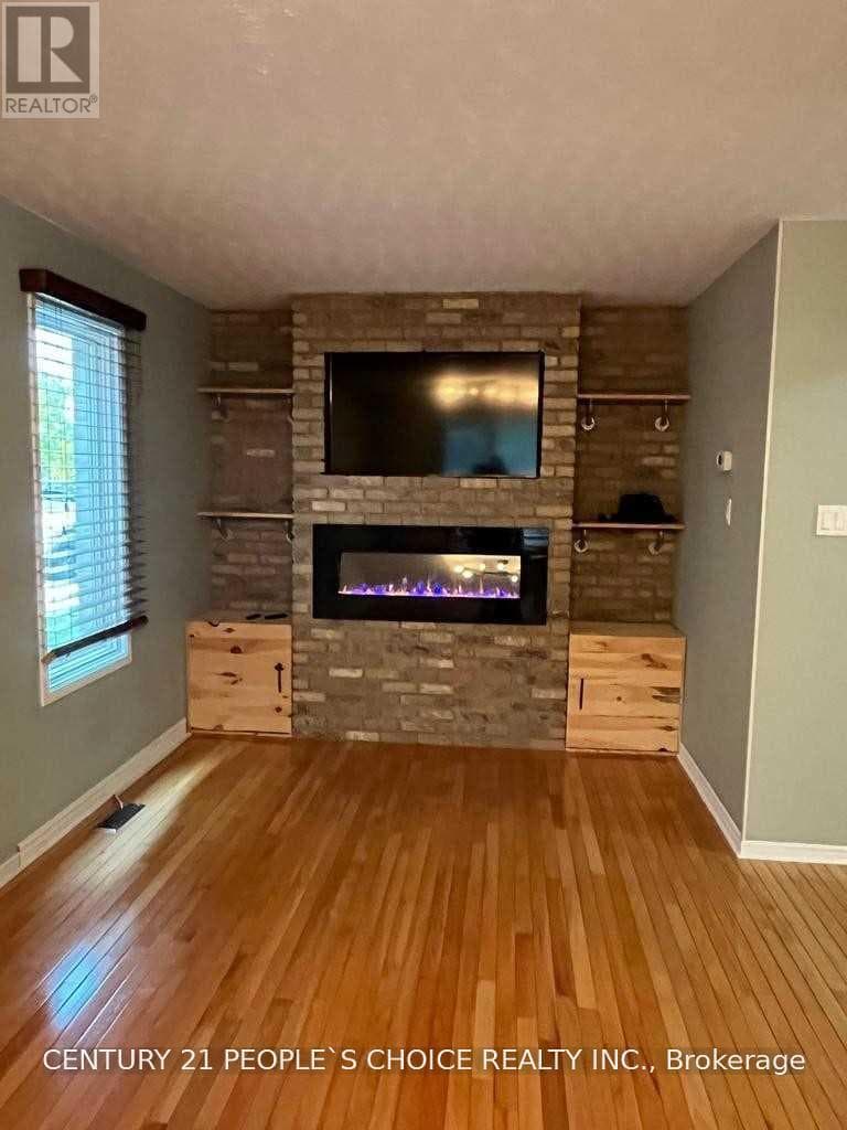 Single Family at 156 Pochard Lane, London East (East P), Ontario - Photo 3 - RE/MAX Garden City Realty