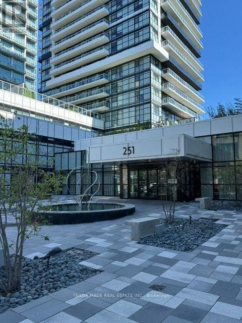 312- 251 Manitoba Street