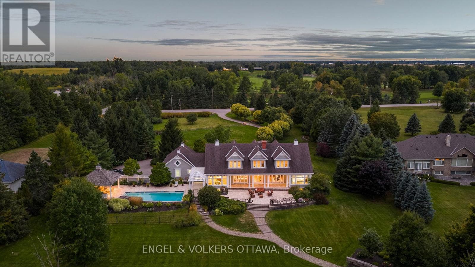 6029 Rideau Valley Drive