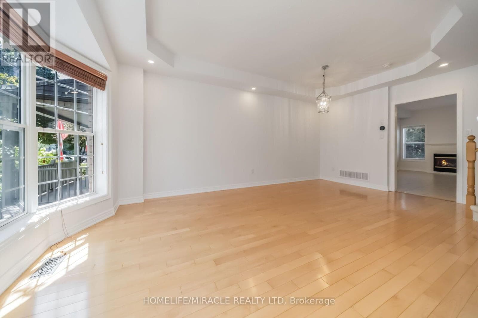 Single Family at 257 Gatwick Drive, Oakville (RO River Oaks), Ontario - Photo 5 - RE/MAX Garden City Realty