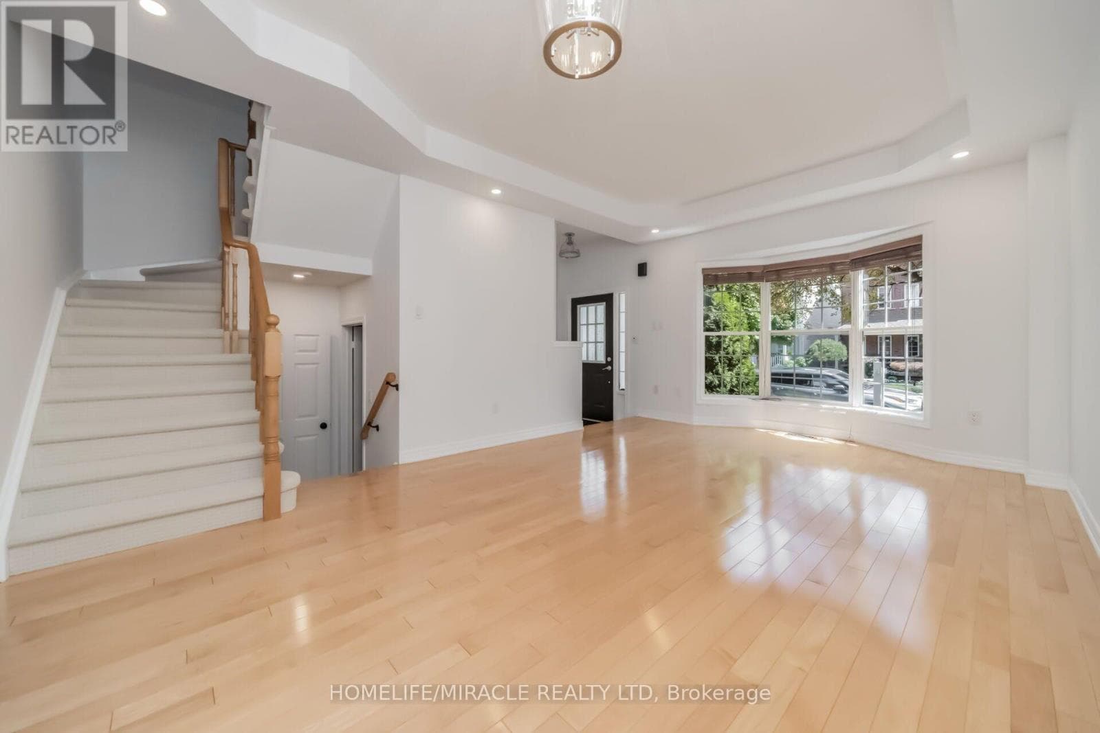 Single Family at 257 Gatwick Drive, Oakville (RO River Oaks), Ontario - Photo 7 - RE/MAX Garden City Realty