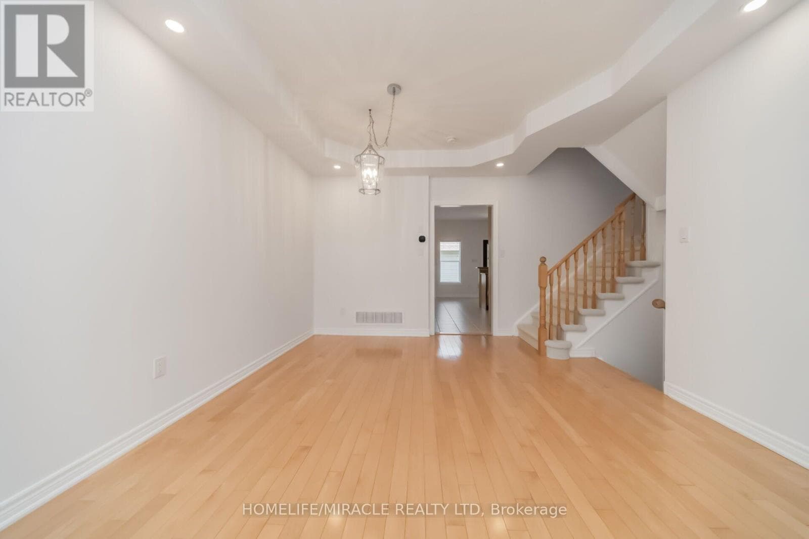 Single Family at 257 Gatwick Drive, Oakville (RO River Oaks), Ontario - Photo 6 - RE/MAX Garden City Realty