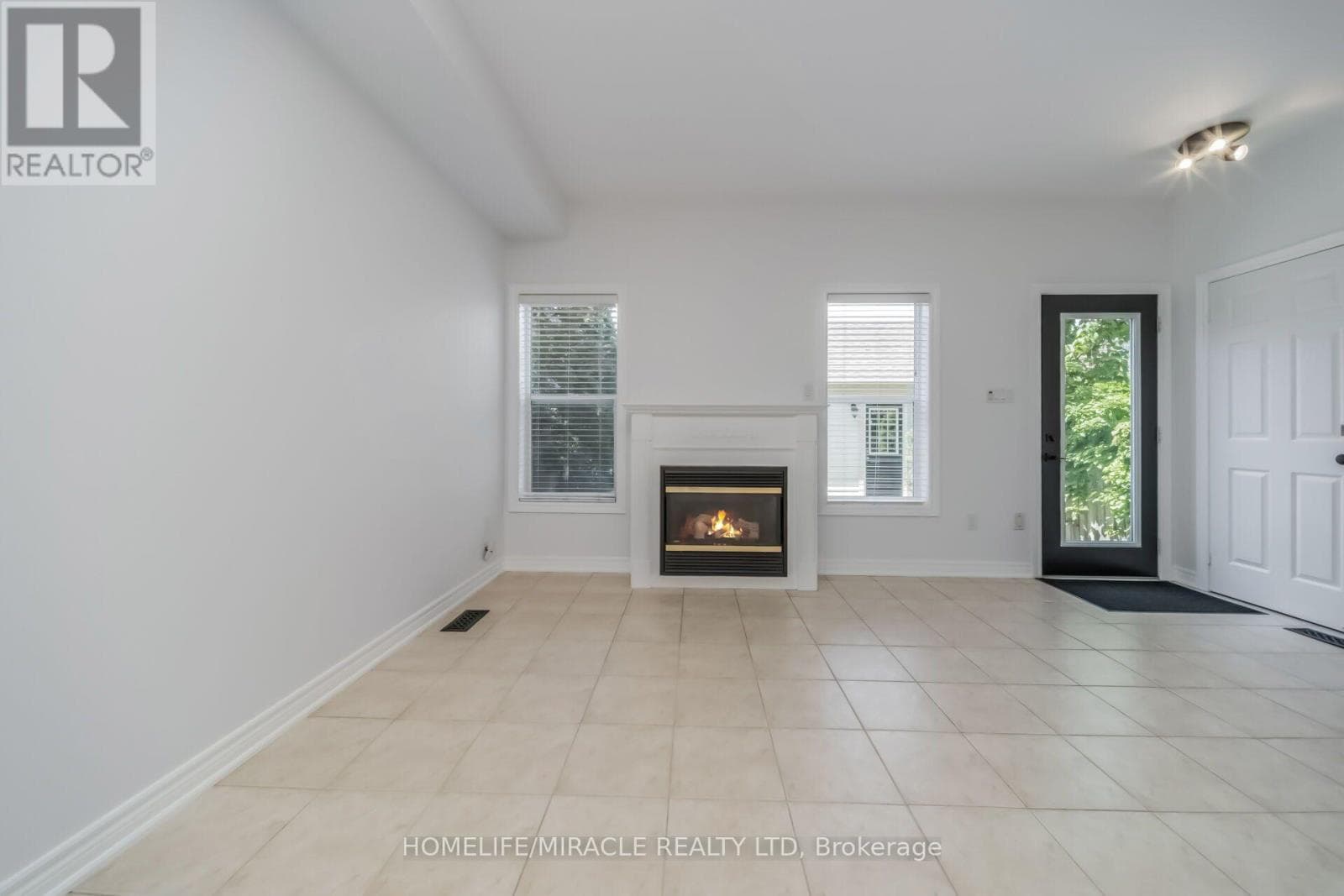 Single Family at 257 Gatwick Drive, Oakville (RO River Oaks), Ontario - Photo 9 - RE/MAX Garden City Realty