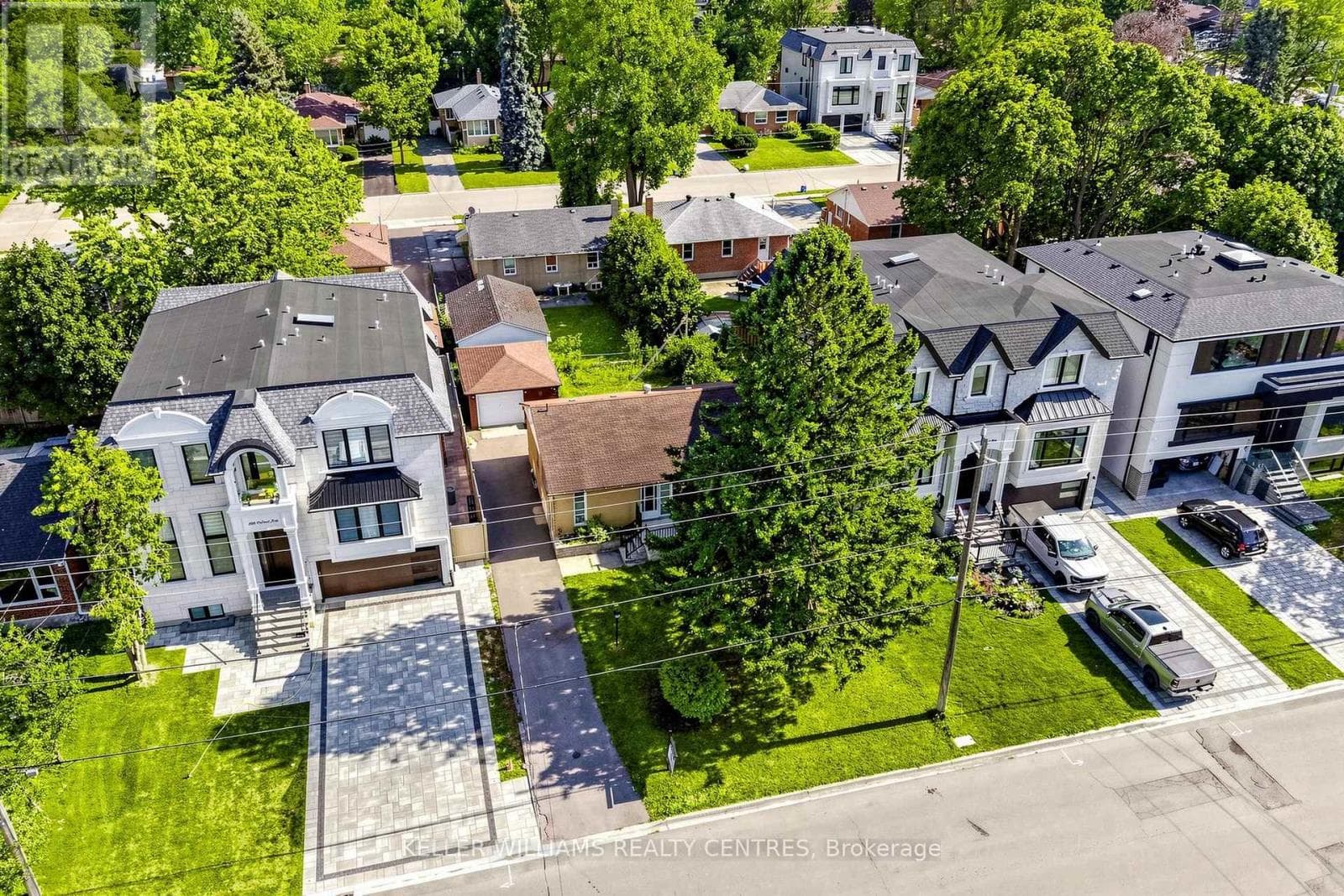 Single Family at 302 Palmer Avenue, Richmond Hill (Harding), Ontario - Photo 2 - RE/MAX Garden City Realty