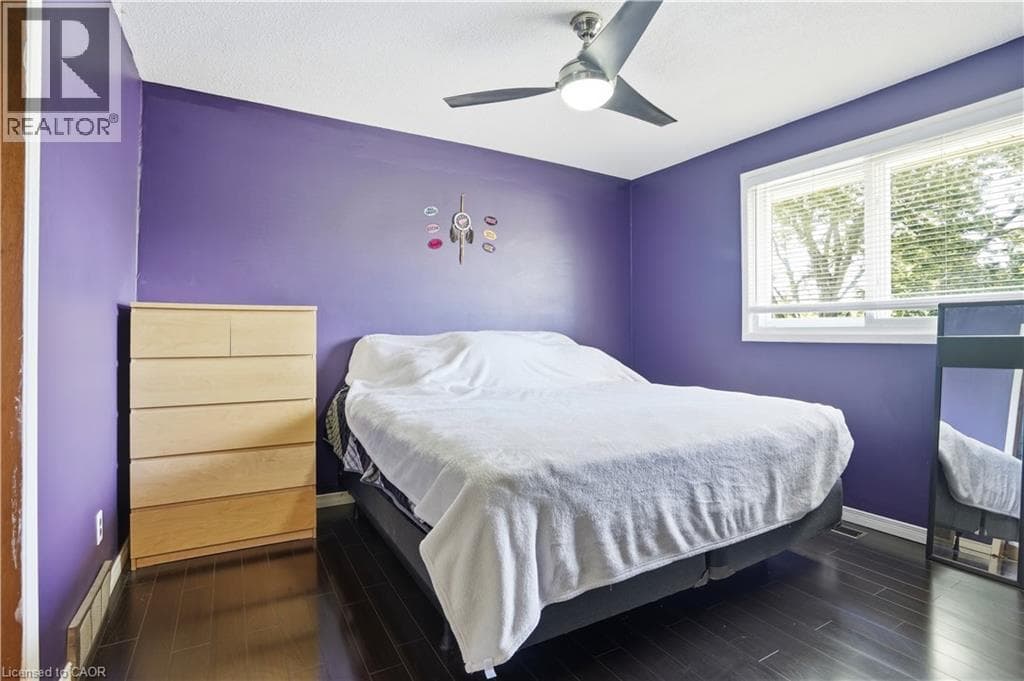 Single Family at 20 NOTTINGHAM Court, Welland, Ontario - Photo 7 - RE/MAX Garden City Realty