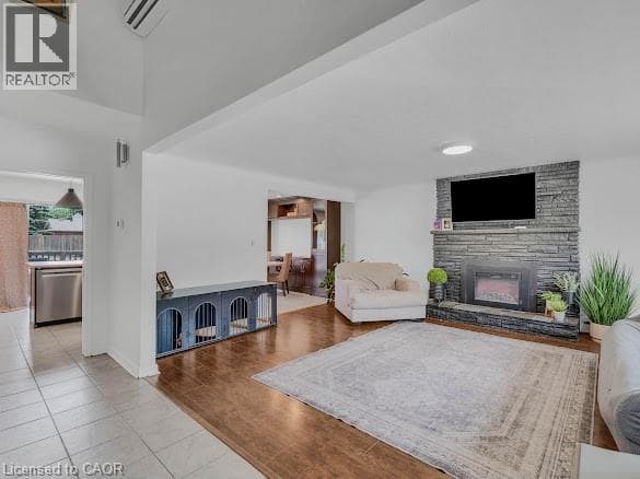 Single Family at 16 WOODMOUNT Drive, St. Catharines, Ontario - Photo 8 - RE/MAX Garden City Realty