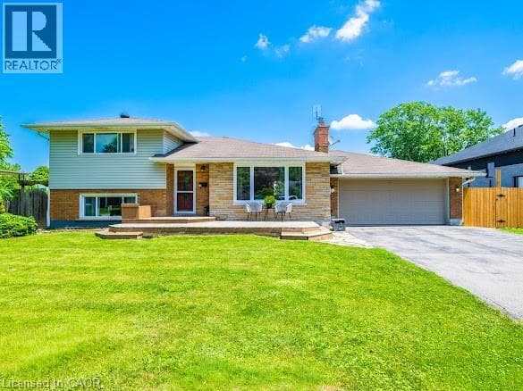 Single Family at 16 WOODMOUNT Drive, St. Catharines, Ontario - Photo 3 - RE/MAX Garden City Realty
