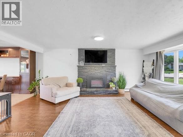 Single Family at 16 WOODMOUNT Drive, St. Catharines, Ontario - Photo 7 - RE/MAX Garden City Realty