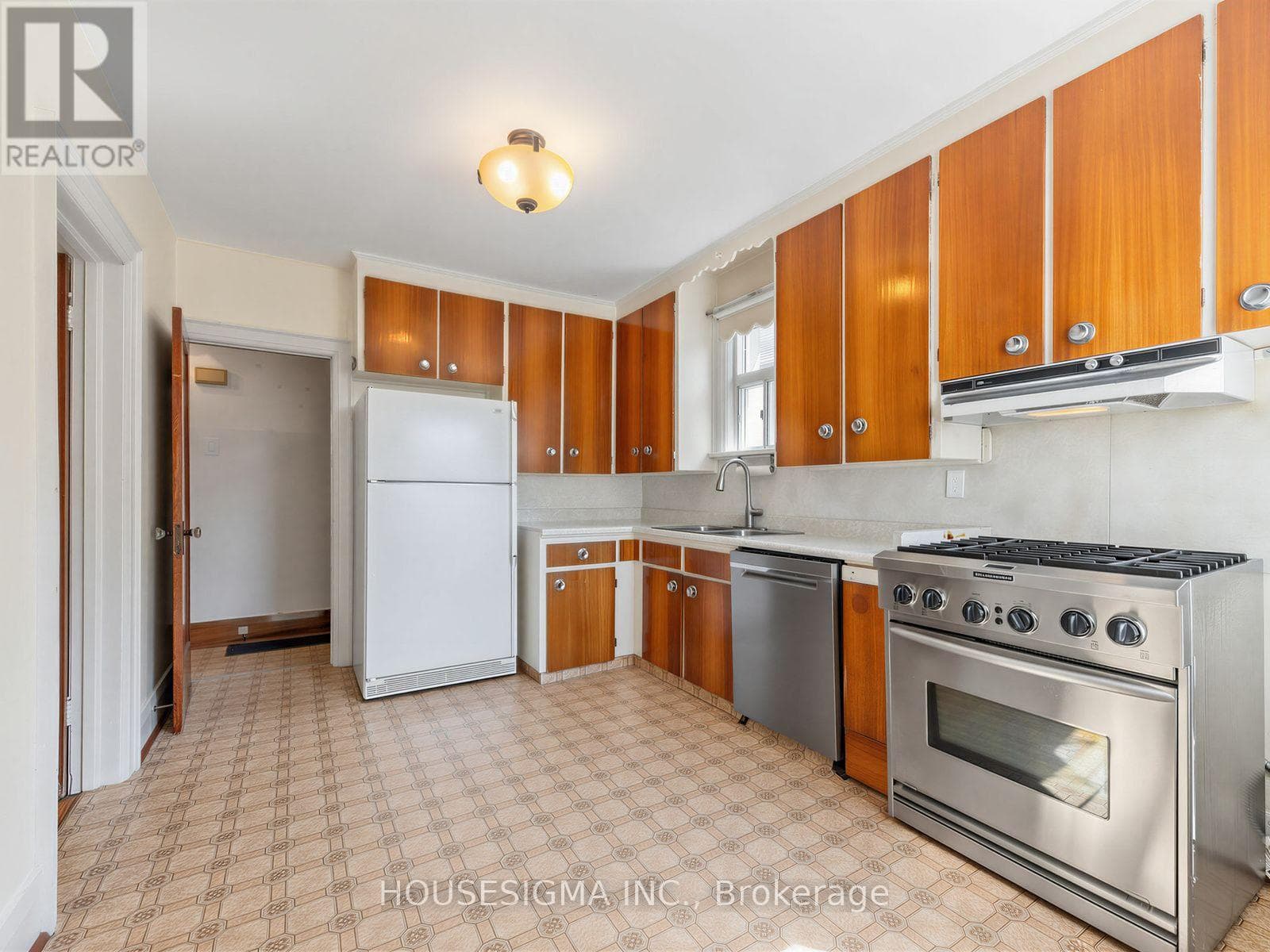 Single Family at 491 Hopewell Avenue, Toronto (Briar Hill-Belgravia), Ontario - Photo 2 - RE/MAX Garden City Realty