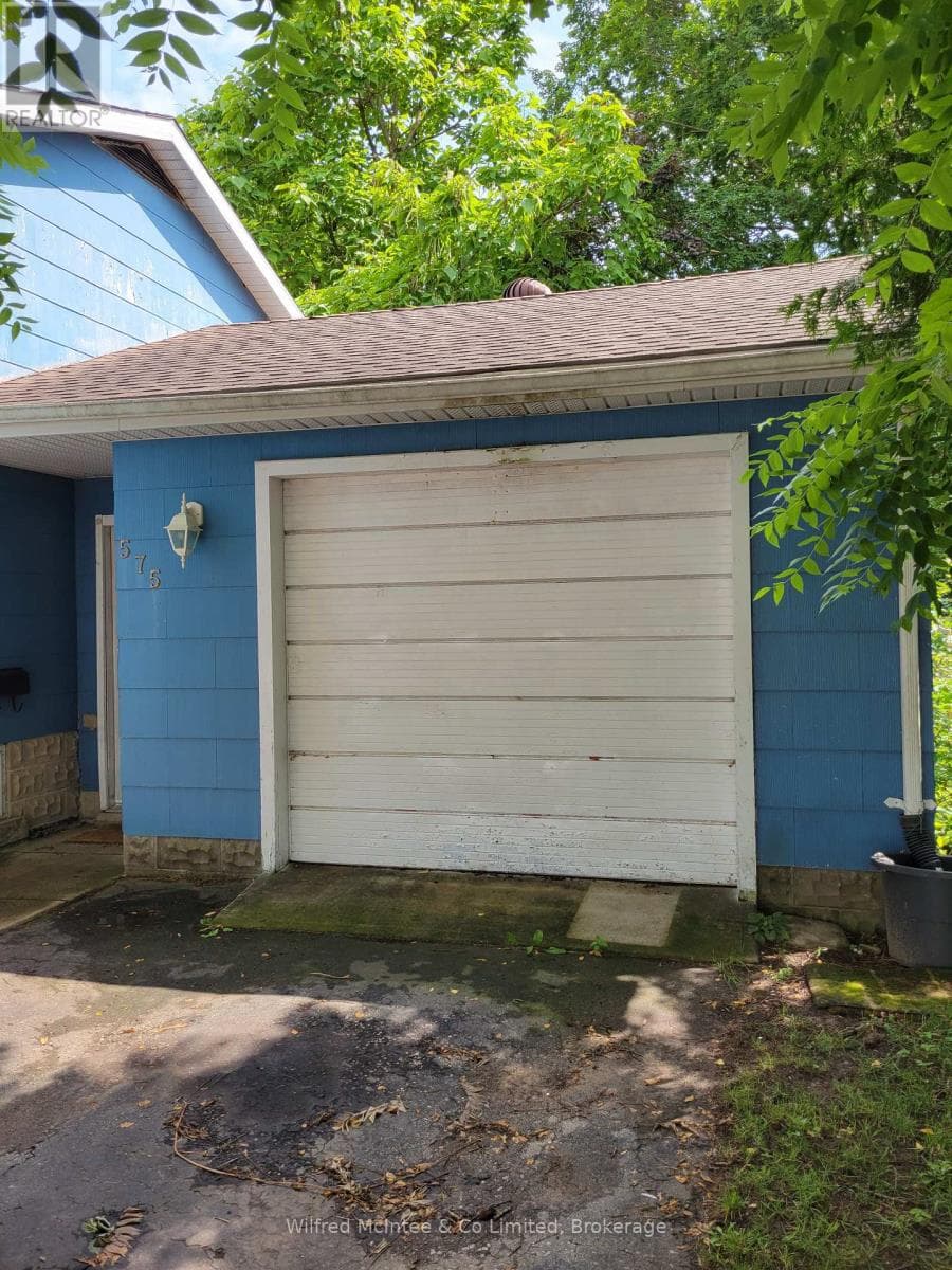 Single Family at 575 11th Street, Hanover, Ontario - Photo 2 - RE/MAX Garden City Realty