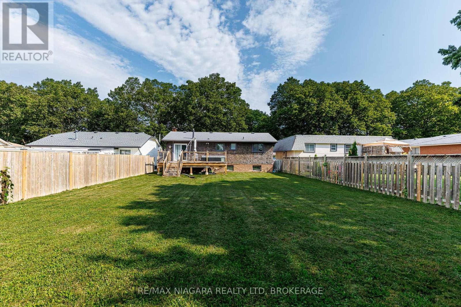 Single Family at 6980 Dolphin Street, Niagara Falls (Morrison), Ontario - Photo 6 - RE/MAX Garden City Realty