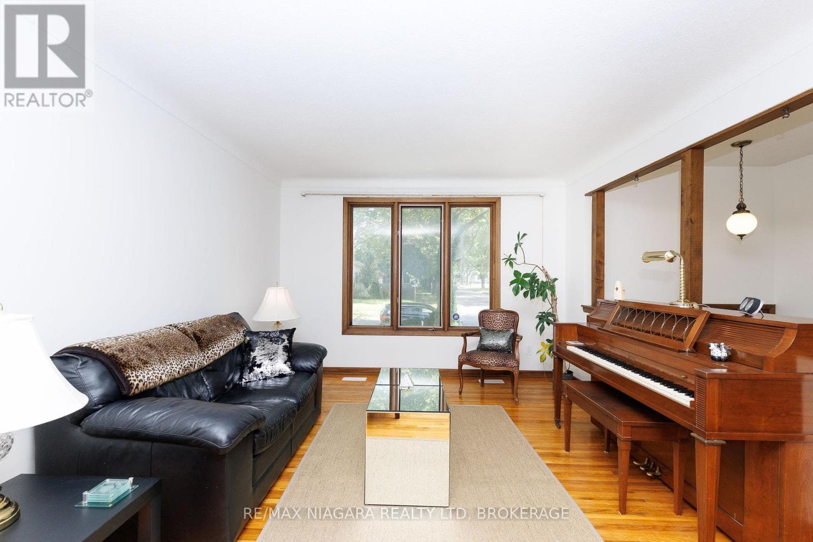 Single Family at 6980 Dolphin Street, Niagara Falls (Morrison), Ontario - Photo 9 - RE/MAX Garden City Realty
