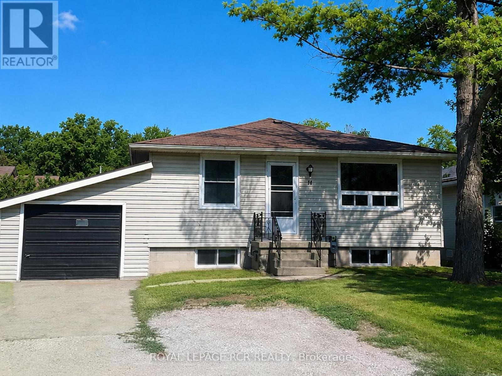 11 Jacksons Point Avenue