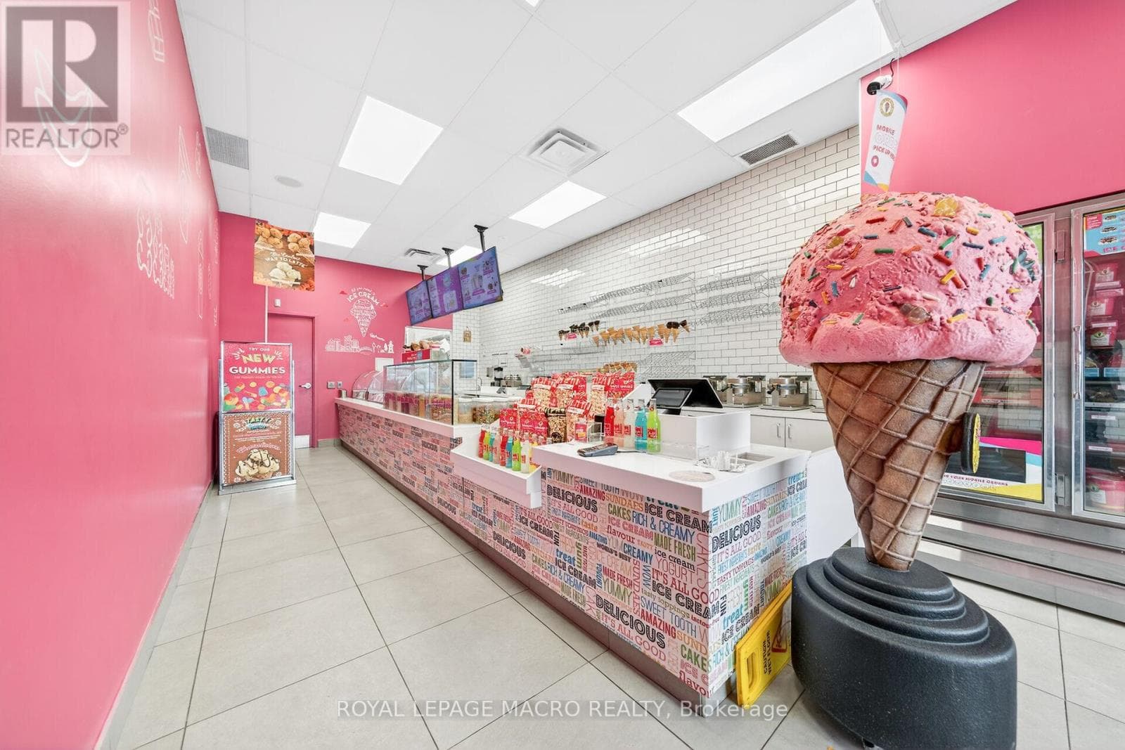 D9- 380 Dundas Street