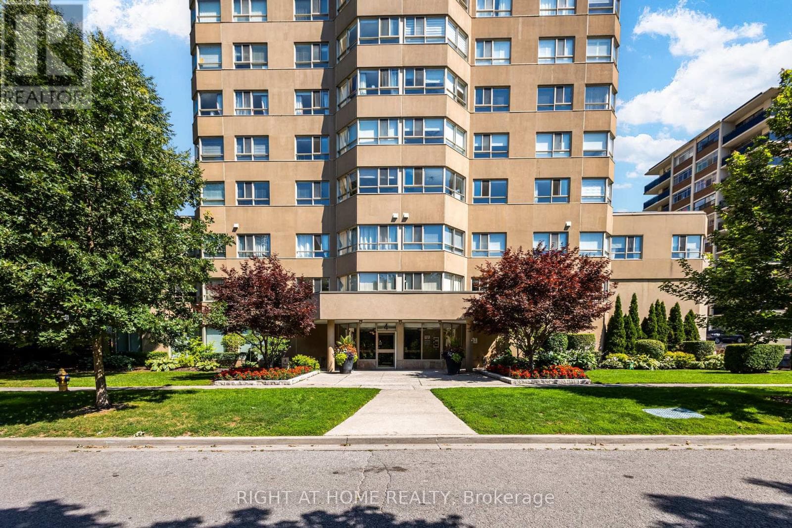 Single Family at 912- 4 Park Vista Drive, Toronto (O'Connor-Parkview), Ontario - Photo 2 - RE/MAX Garden City Realty
