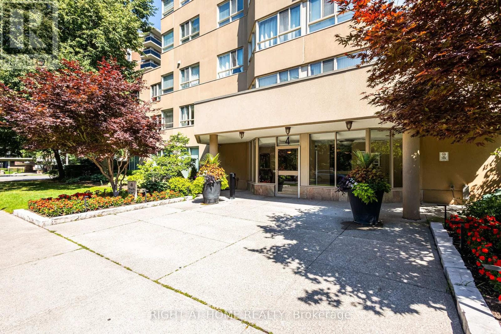 Single Family at 912- 4 Park Vista Drive, Toronto (O'Connor-Parkview), Ontario - Photo 3 - RE/MAX Garden City Realty