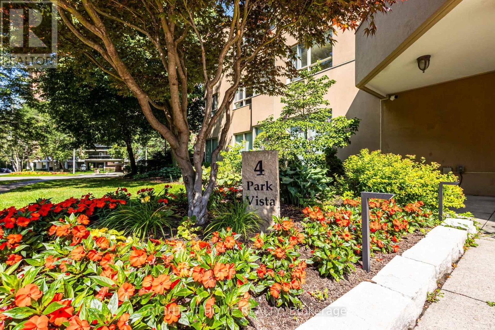 Single Family at 912- 4 Park Vista Drive, Toronto (O'Connor-Parkview), Ontario - Photo 5 - RE/MAX Garden City Realty