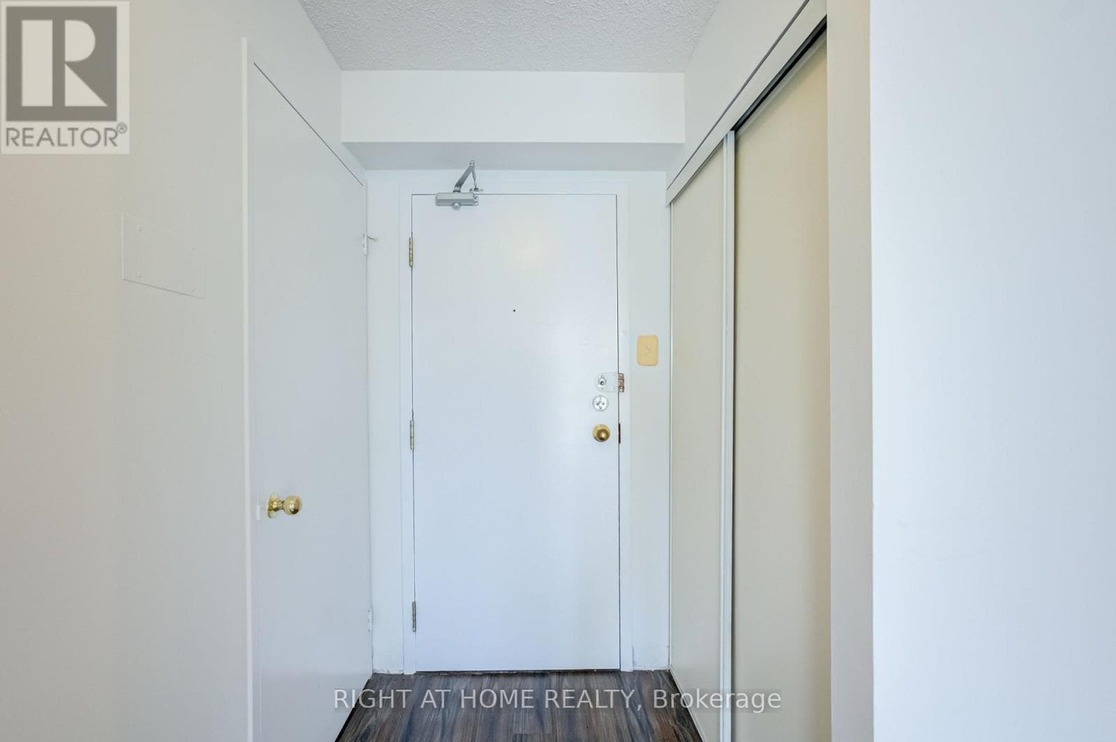 Single Family at 912- 4 Park Vista Drive, Toronto (O'Connor-Parkview), Ontario - Photo 6 - RE/MAX Garden City Realty