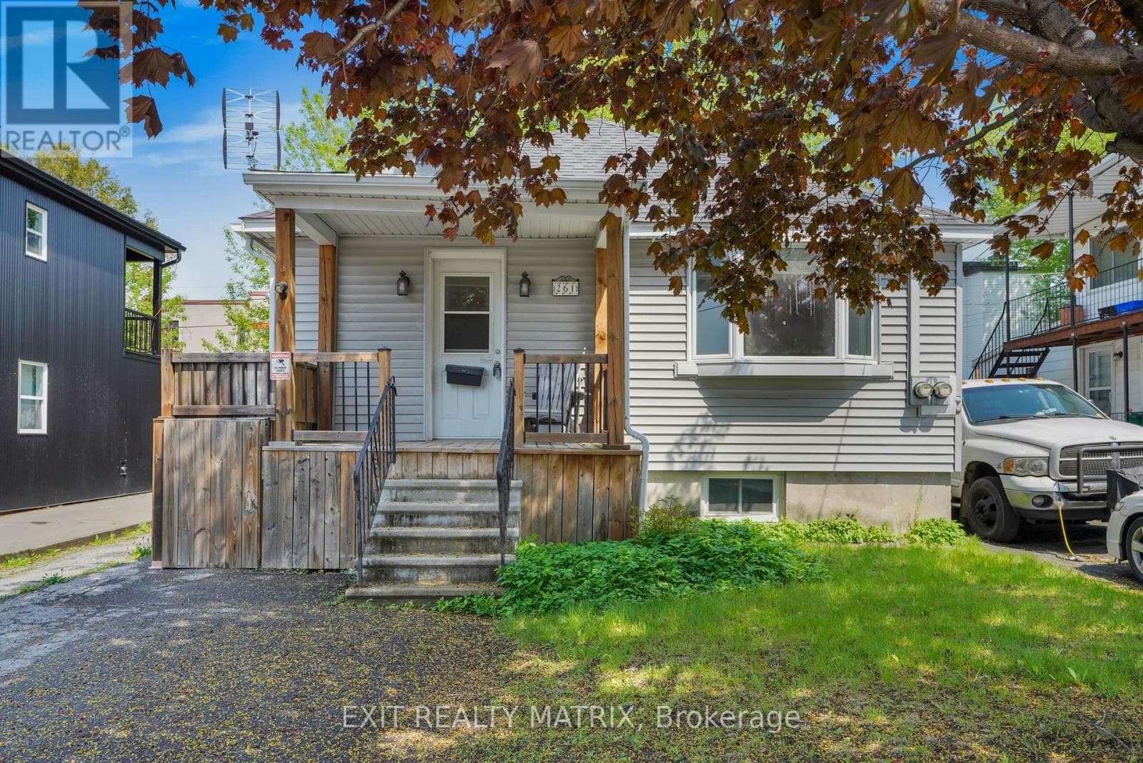 Multi-family at 261 Montfort Street, Ottawa, Ontario - Photo 2 - RE/MAX Garden City Realty
