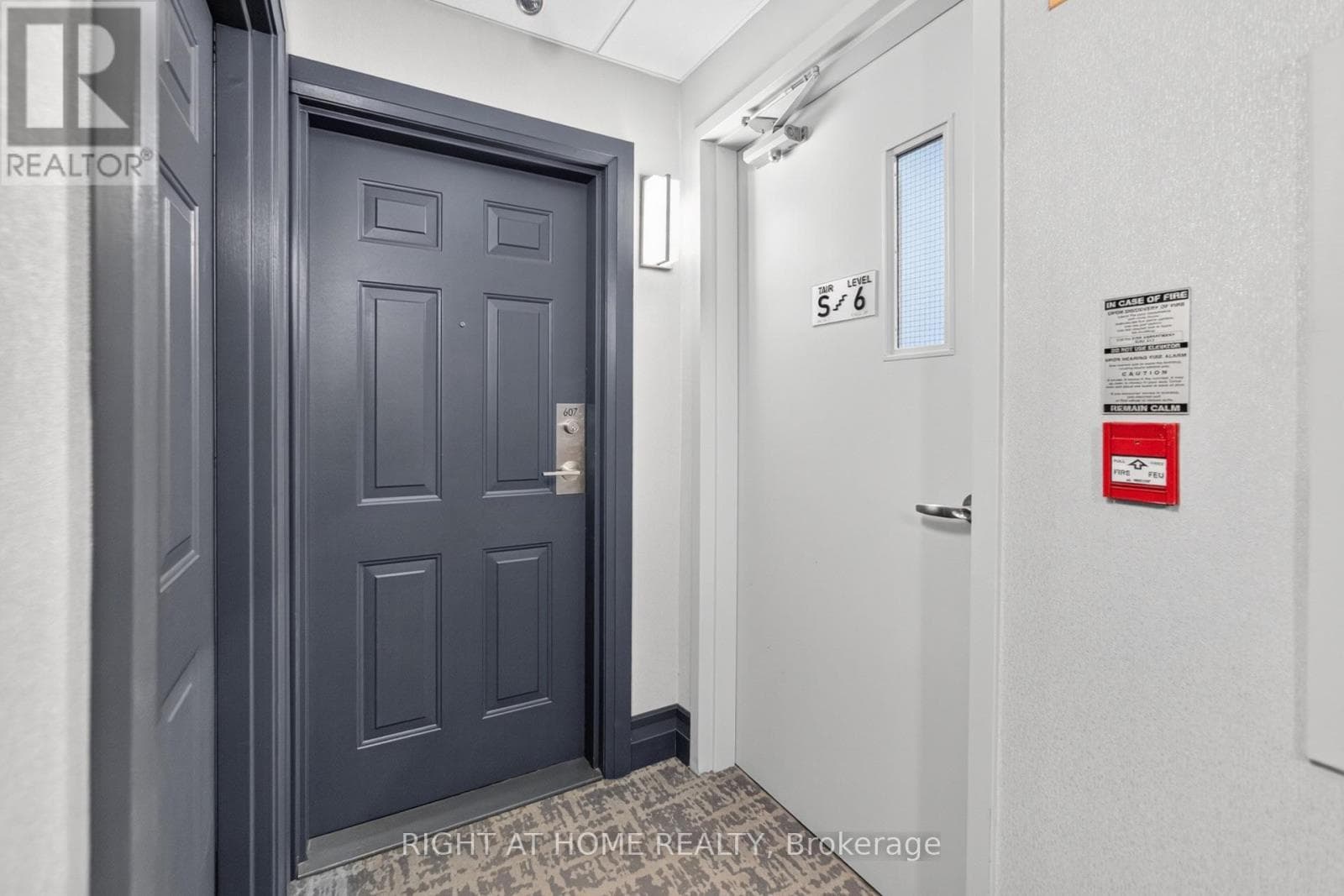 Single Family at 607- 32 Tannery Street, Mississauga (Streetsville), Ontario - Photo 3 - RE/MAX Garden City Realty