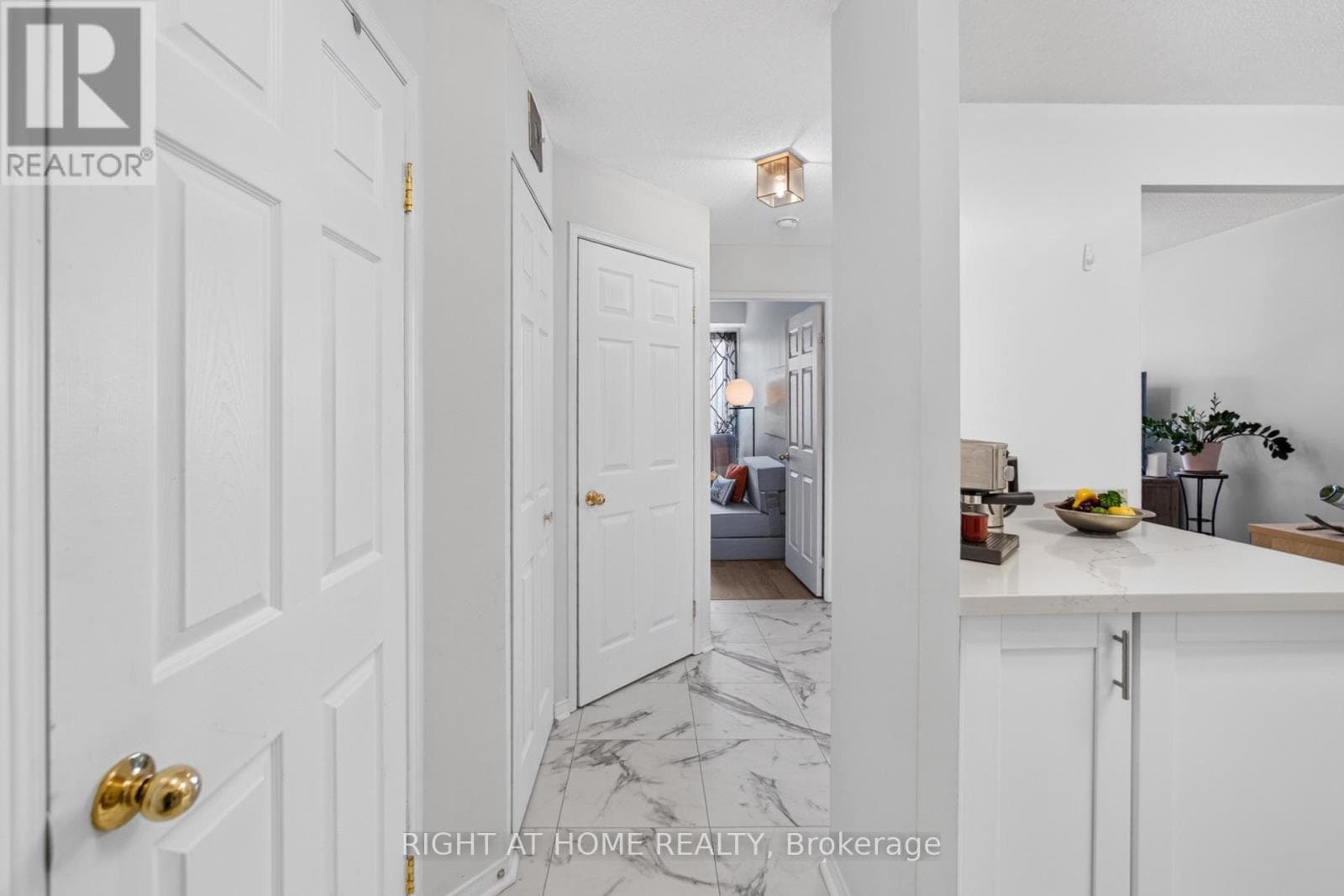 Single Family at 607- 32 Tannery Street, Mississauga (Streetsville), Ontario - Photo 4 - RE/MAX Garden City Realty