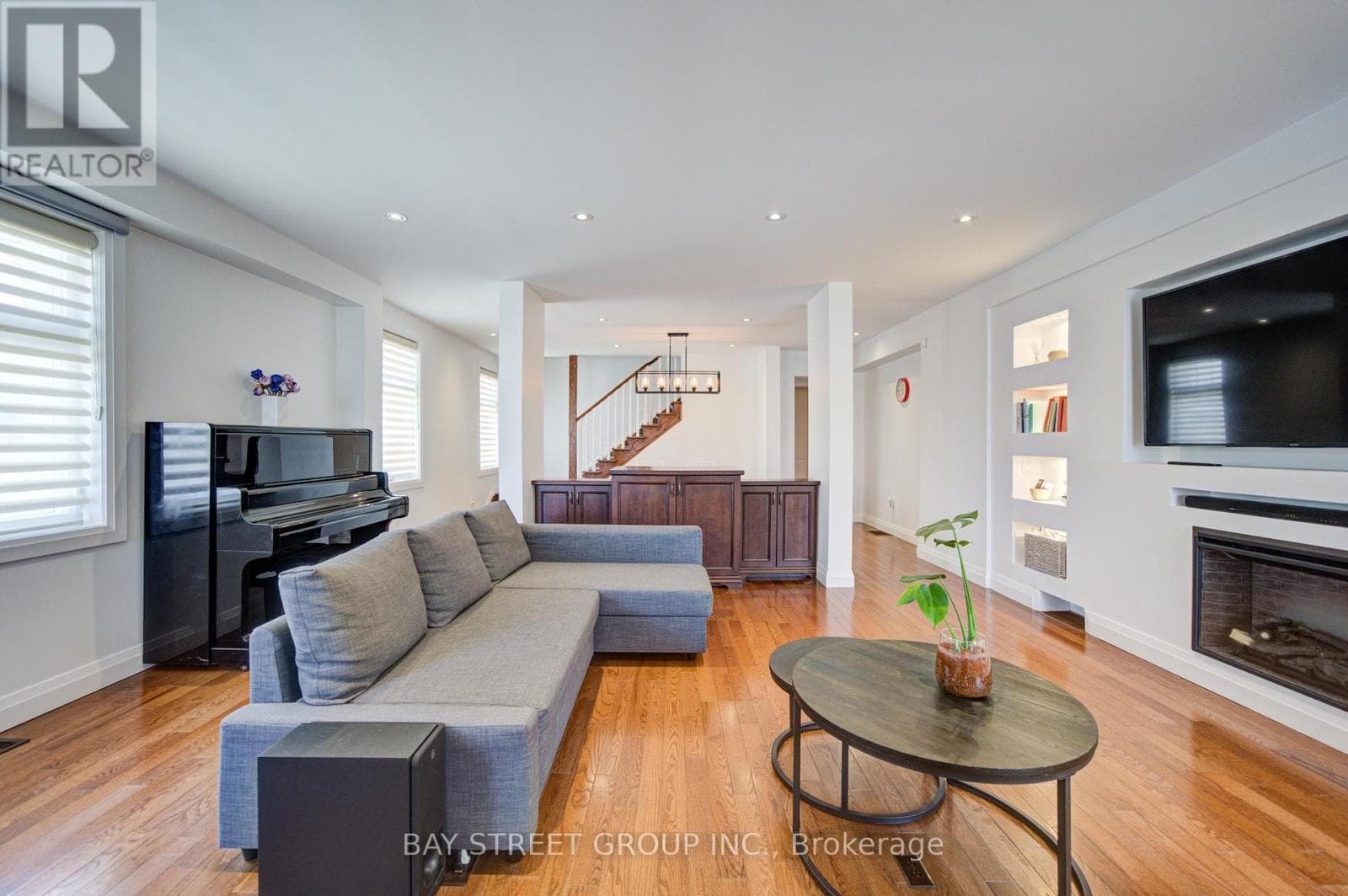 Single Family at 95 Hopedale Avenue, Toronto (Broadview North), Ontario - Photo 6 - RE/MAX Garden City Realty
