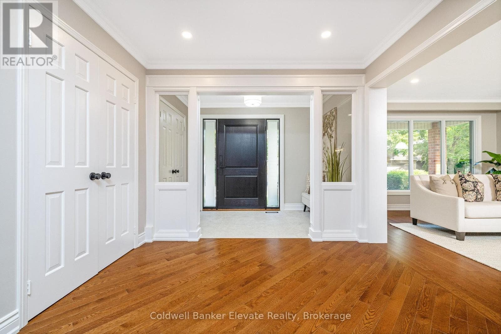 Single Family at 1677 Sherwood Forrest Circle, Mississauga (Sheridan), Ontario - Photo 4 - RE/MAX Garden City Realty