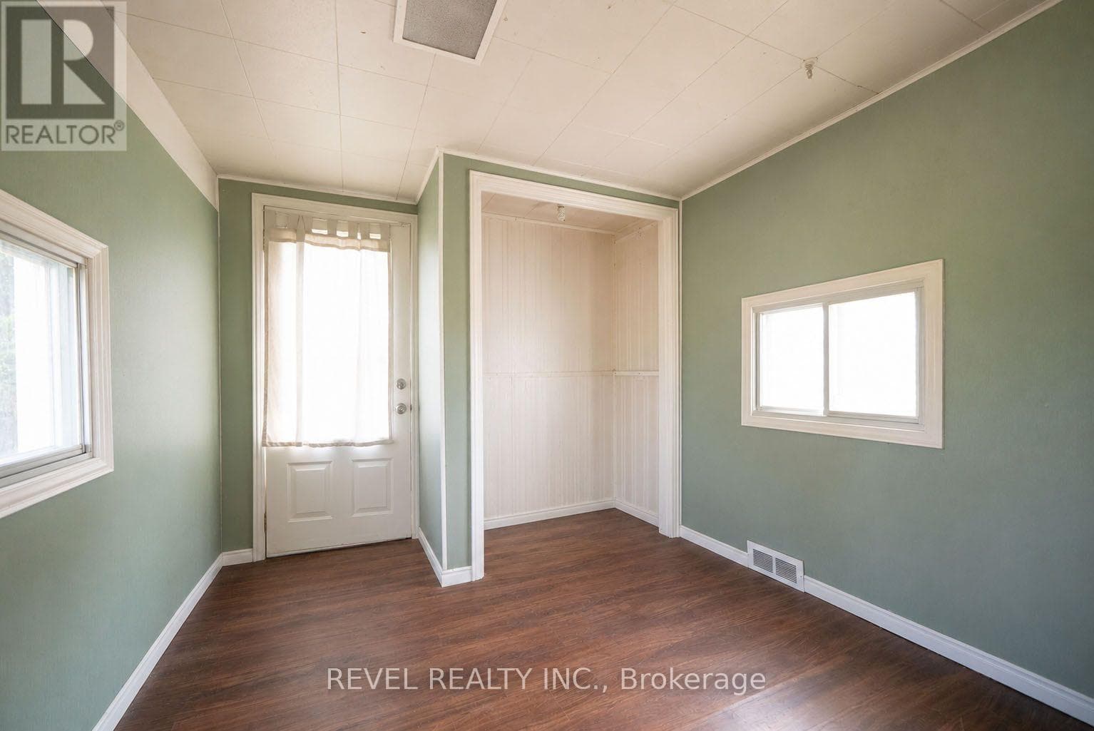 Single Family at 413 Ellis Avenue, Brant (Brantford Twp), Ontario - Photo 10 - RE/MAX Garden City Realty